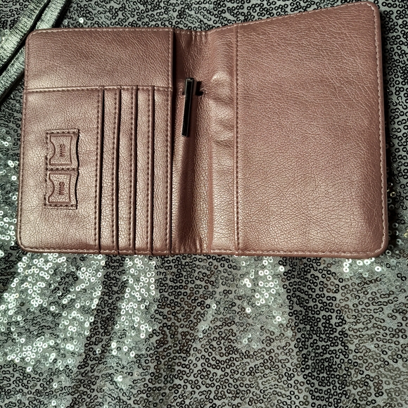 Pink Passport Holder Pretty In Pink 💞 - Picture 3 of 4